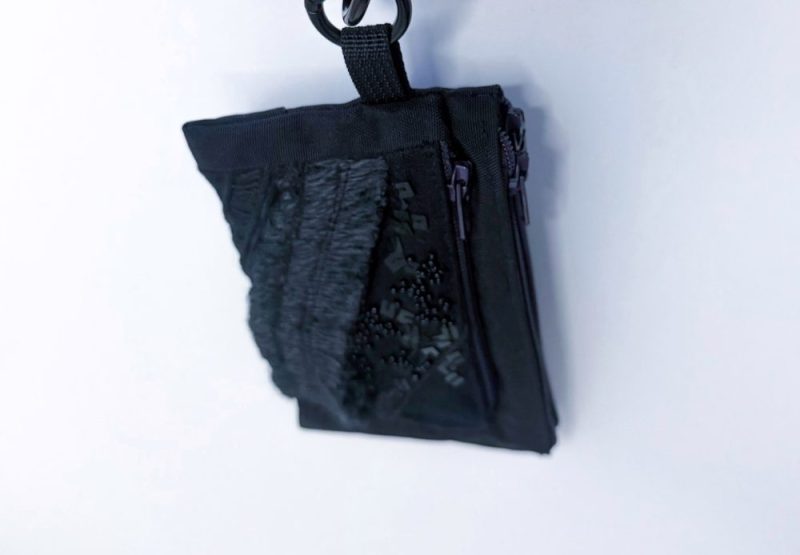 黑色手工刺繡拉鍊零錢包
