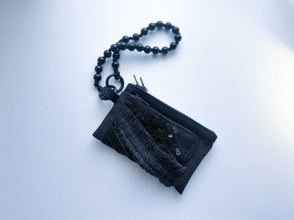 黑色手工刺繡拉鍊零錢包