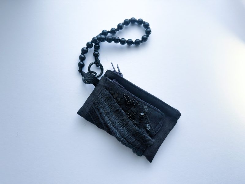 黑色手工刺繡拉鍊零錢包