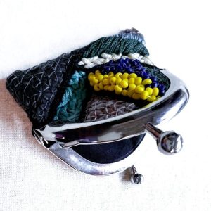 黑彩珠迷你手工刺繡零錢鑰匙口金包：圖片 4
