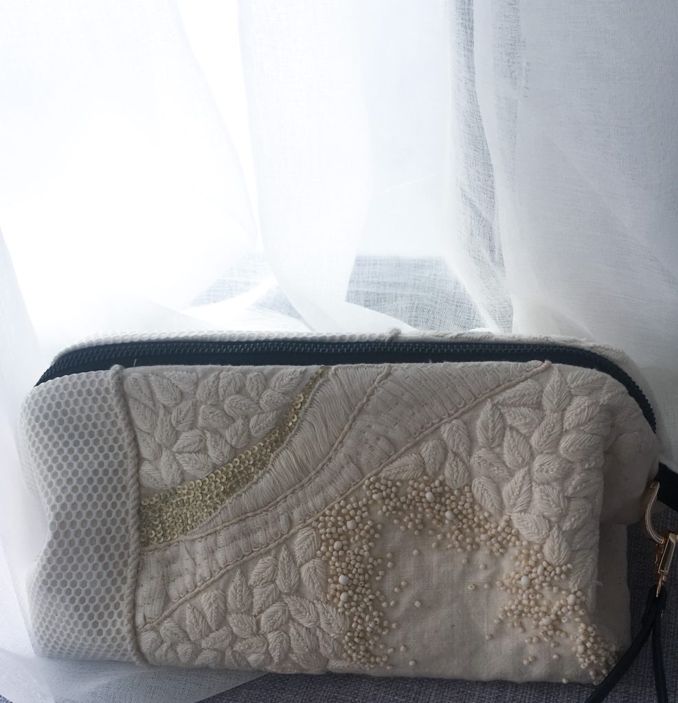 米色稻穗手工刺繡長版口金包