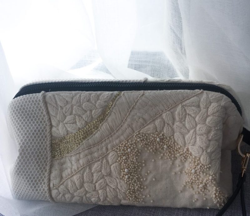 米色稻穗手工刺繡長版口金包