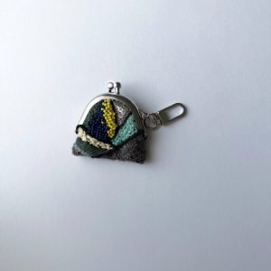 黑彩珠迷你手工刺繡零錢鑰匙口金包：圖片 2