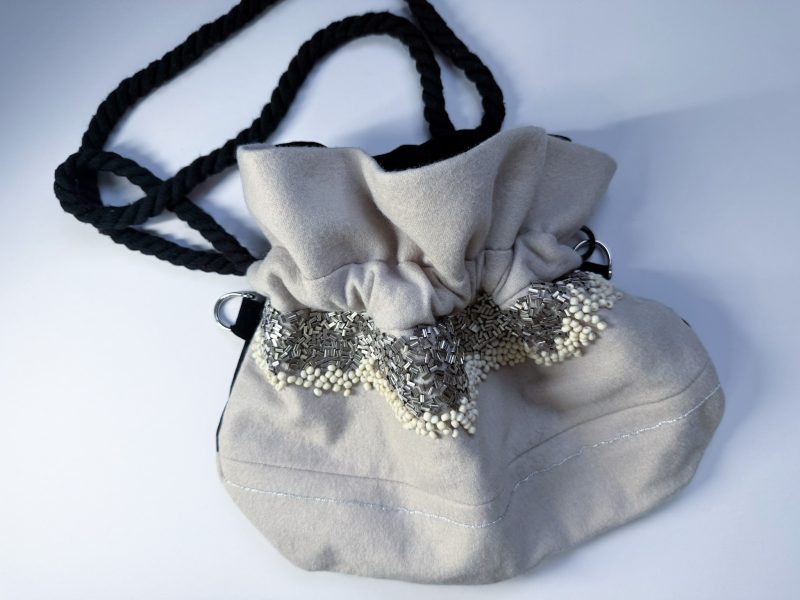 手工刺繡羊毛束口袋