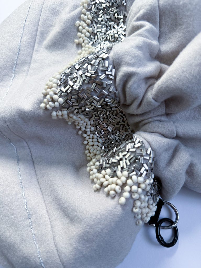 手工刺繡羊毛束口袋
