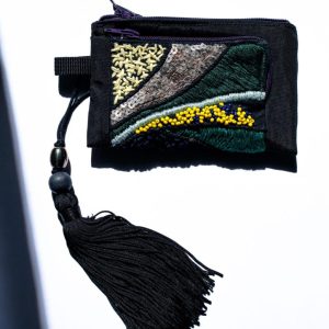 黑色彩珠手工刺繡拉鍊零錢包：圖片 1
