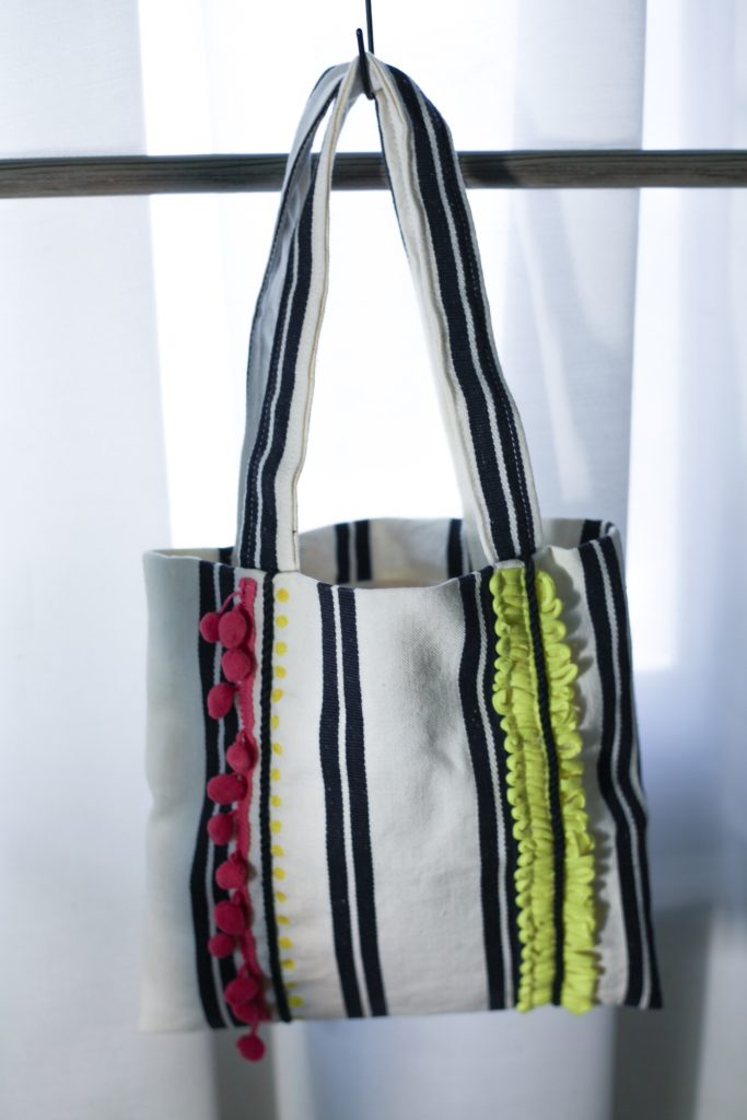 米色條紋手工刺繡環保袋
