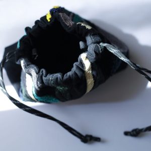 黑色彩珠手工刺繡束口袋：圖片 4
