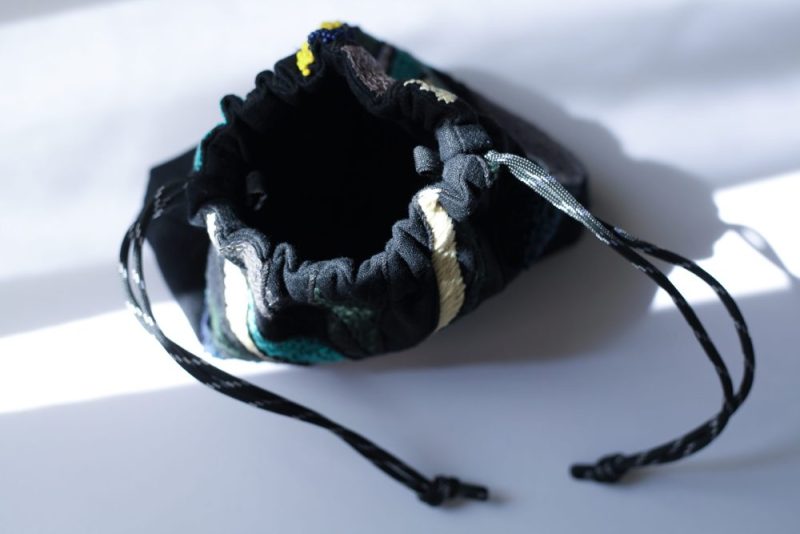 黑色彩珠手工刺繡束口袋