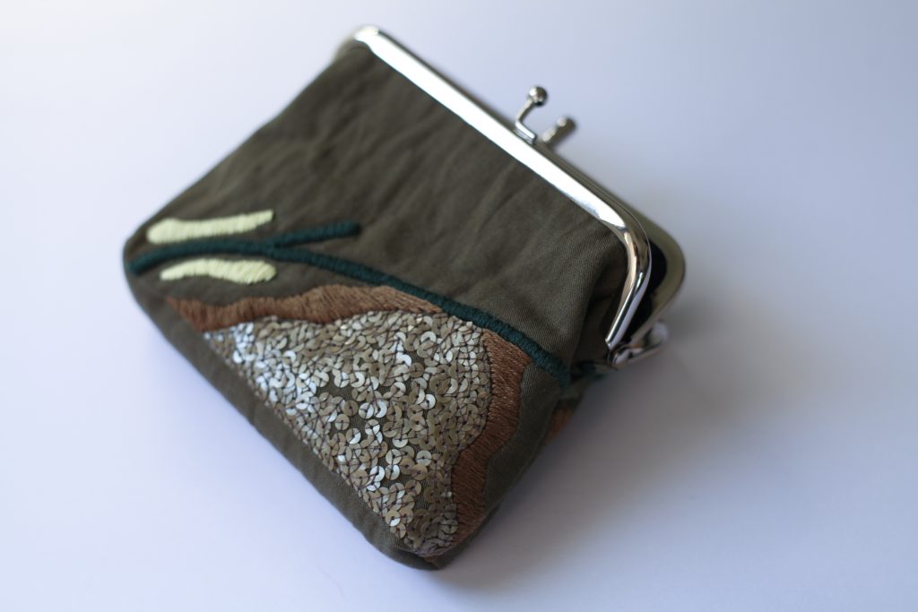 橄欖綠手工刺繡口金包