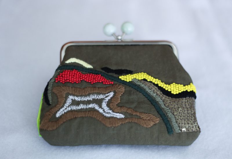 橄欖綠手工刺繡口金包