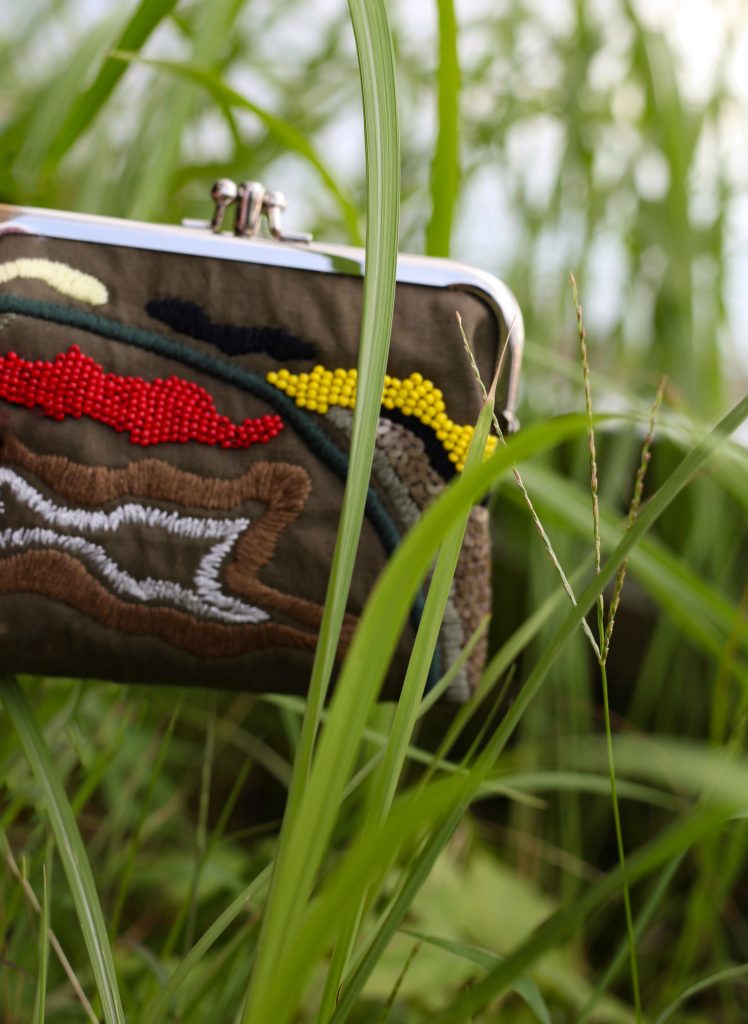 橄欖綠手工刺繡口金包