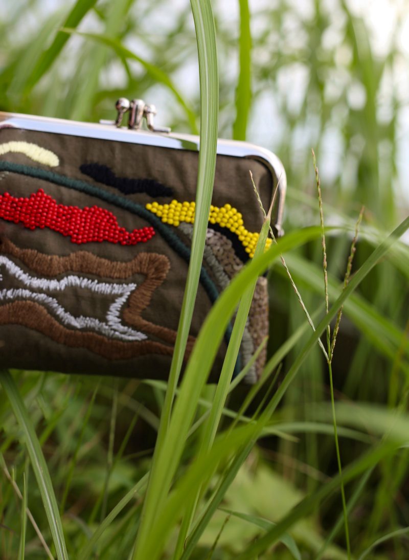 橄欖綠手工刺繡口金包