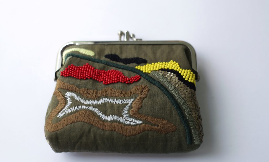 橄欖綠手工刺繡口金包