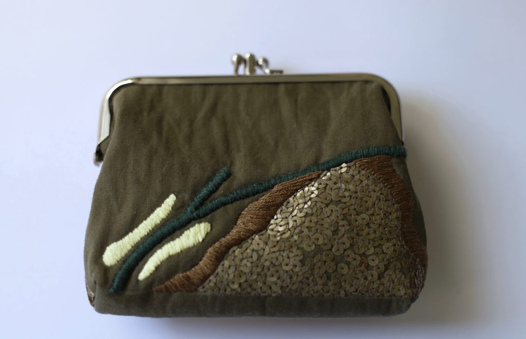 橄欖綠手工刺繡口金包