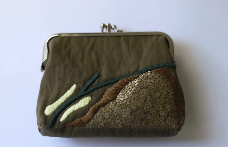 橄欖綠手工刺繡口金包