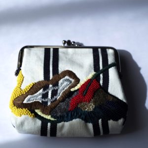 米色條紋手工刺繡口金包：圖片 1