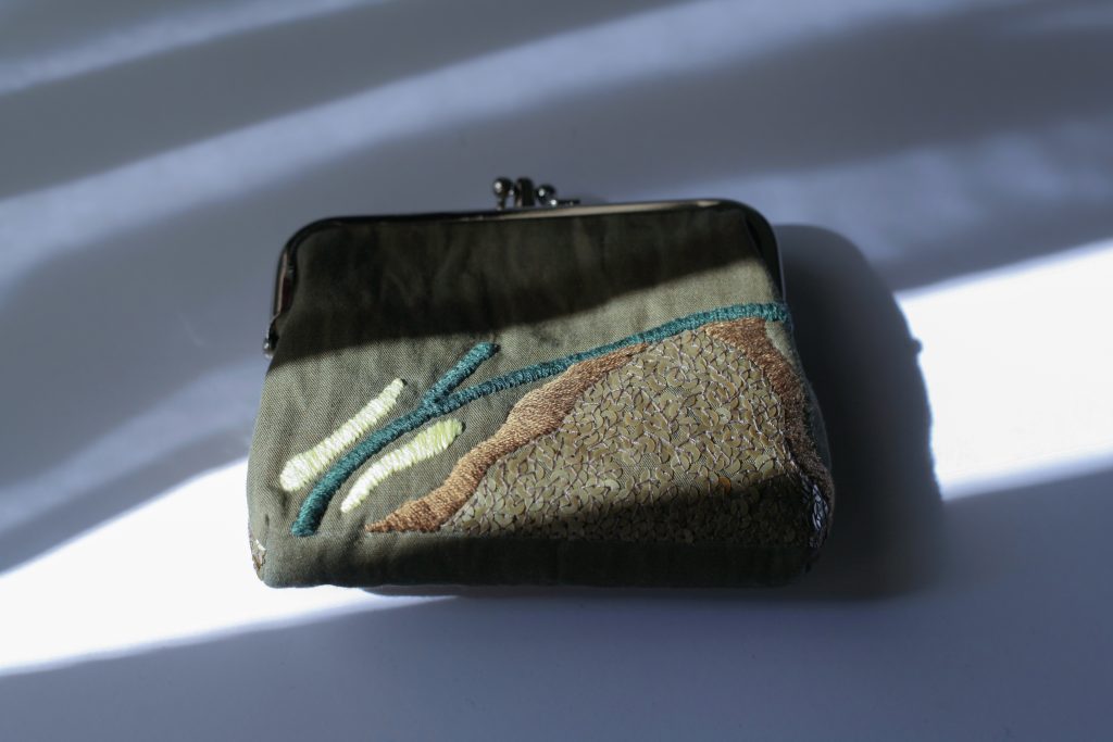橄欖綠手工刺繡口金包