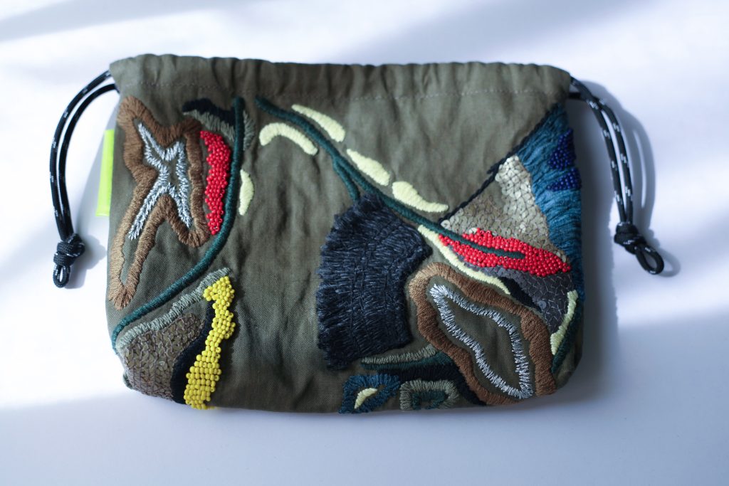 橄欖綠手工刺繡束口袋