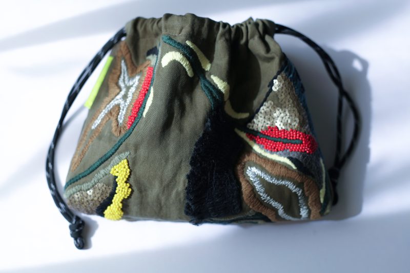 橄欖綠手工刺繡束口袋