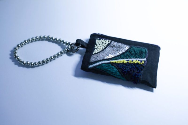 黑色彩珠手工刺繡拉鍊零錢包