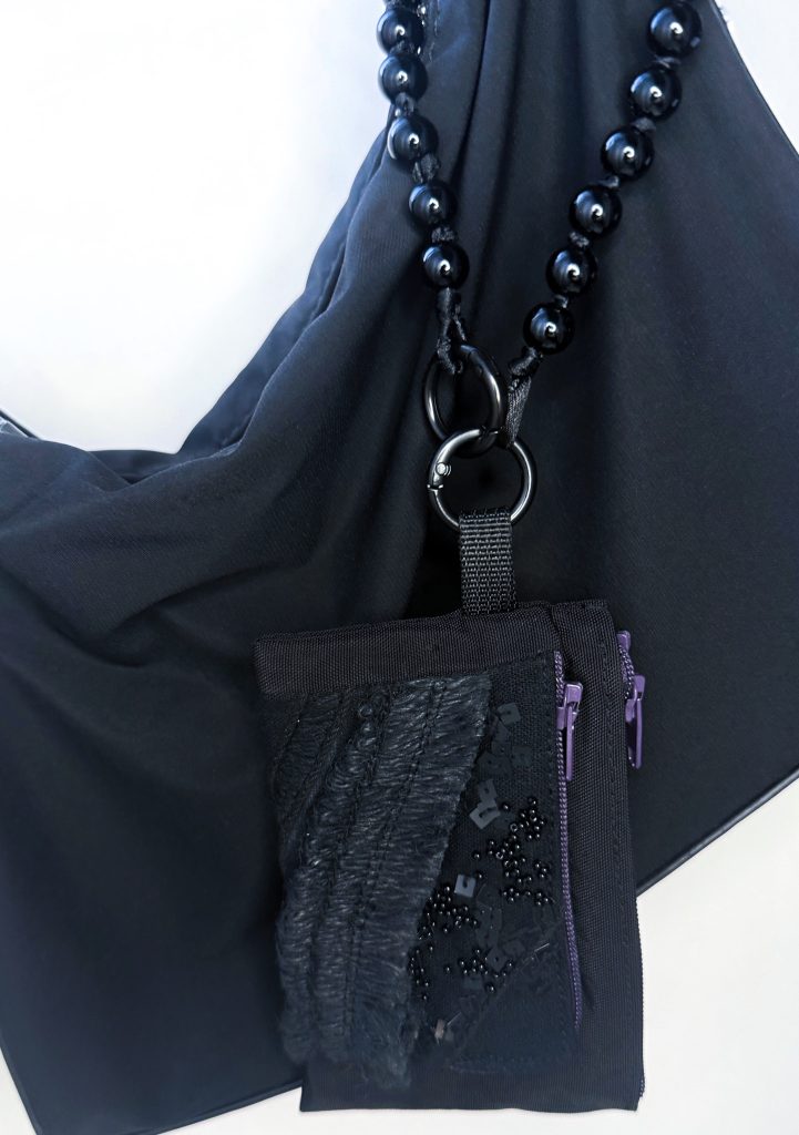 黑色手工刺繡拉鍊零錢包
