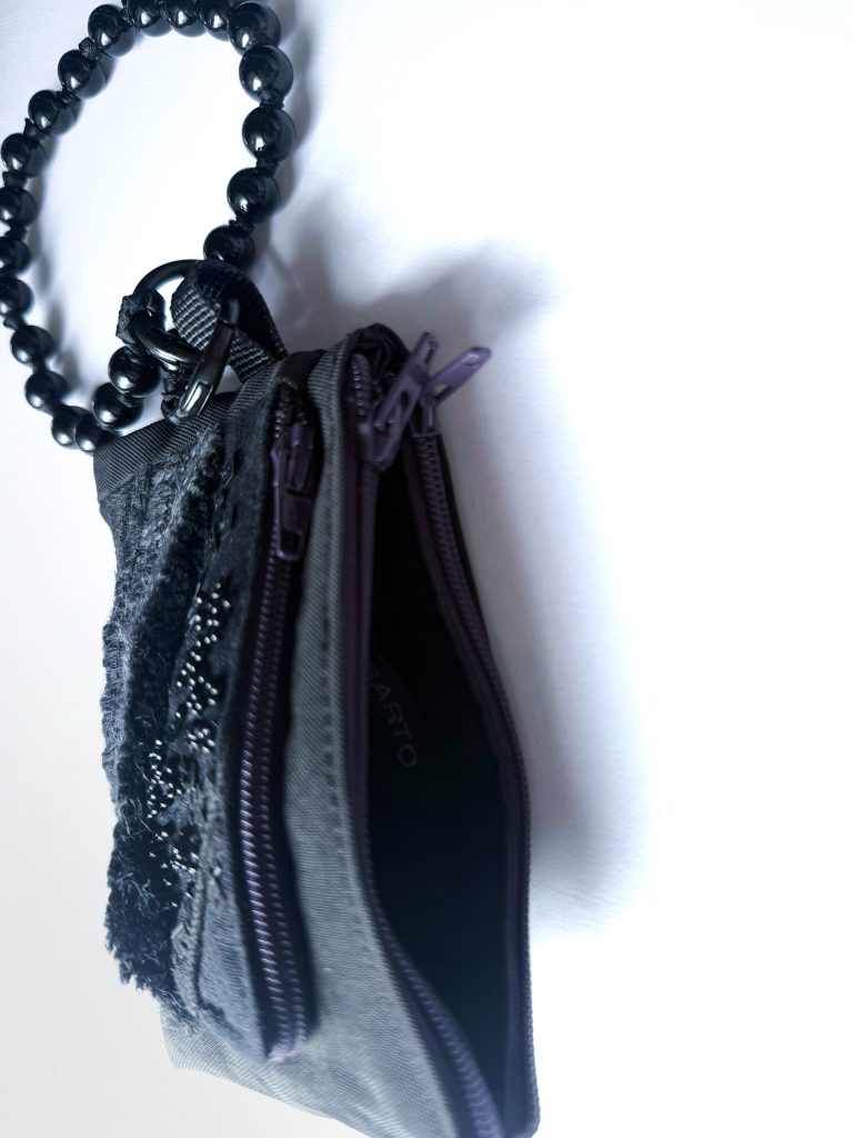 黑色手工刺繡拉鍊零錢包