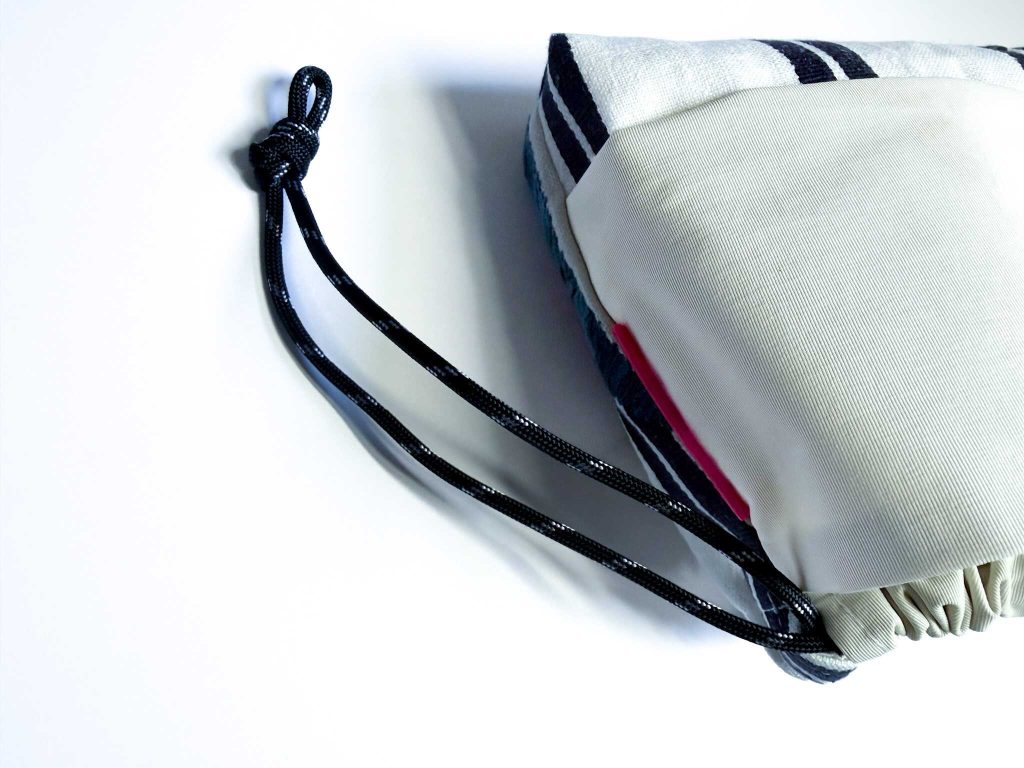 米色條紋手工刺繡束口袋