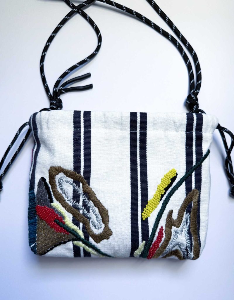 米色條紋手工刺繡束口袋no.1