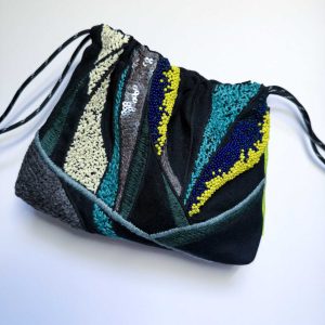 黑色彩珠手工刺繡束口袋：圖片 3