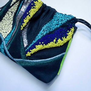 黑色彩珠手工刺繡束口袋：圖片 2