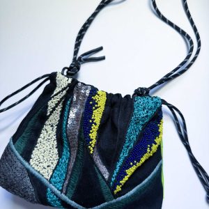 黑色彩珠手工刺繡束口袋：圖片 5