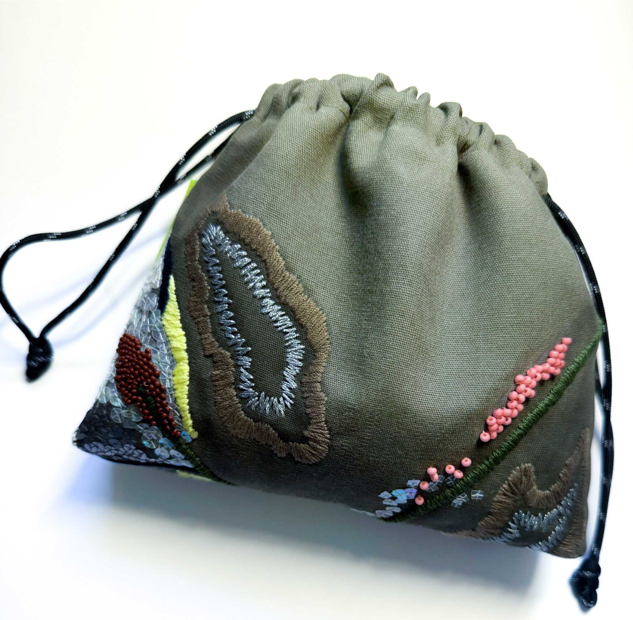 斜紋棉軍綠色手工刺繡束口袋：圖片 3