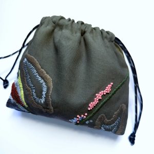 斜紋棉軍綠色手工刺繡束口袋：圖片 2