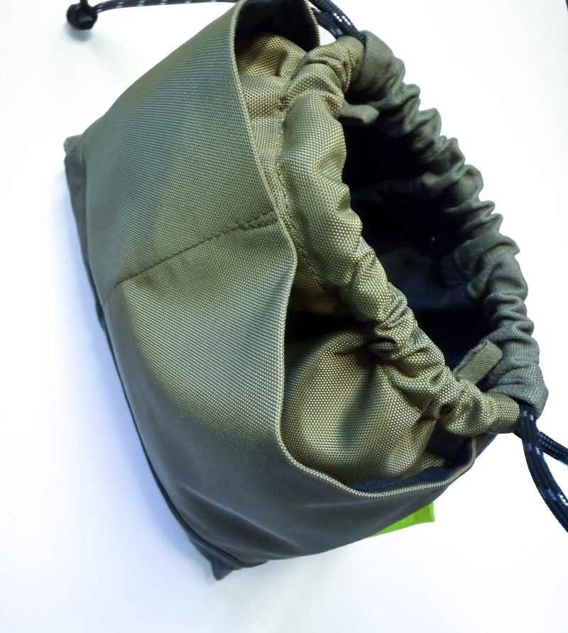 斜紋棉軍綠色手工刺繡束口袋
