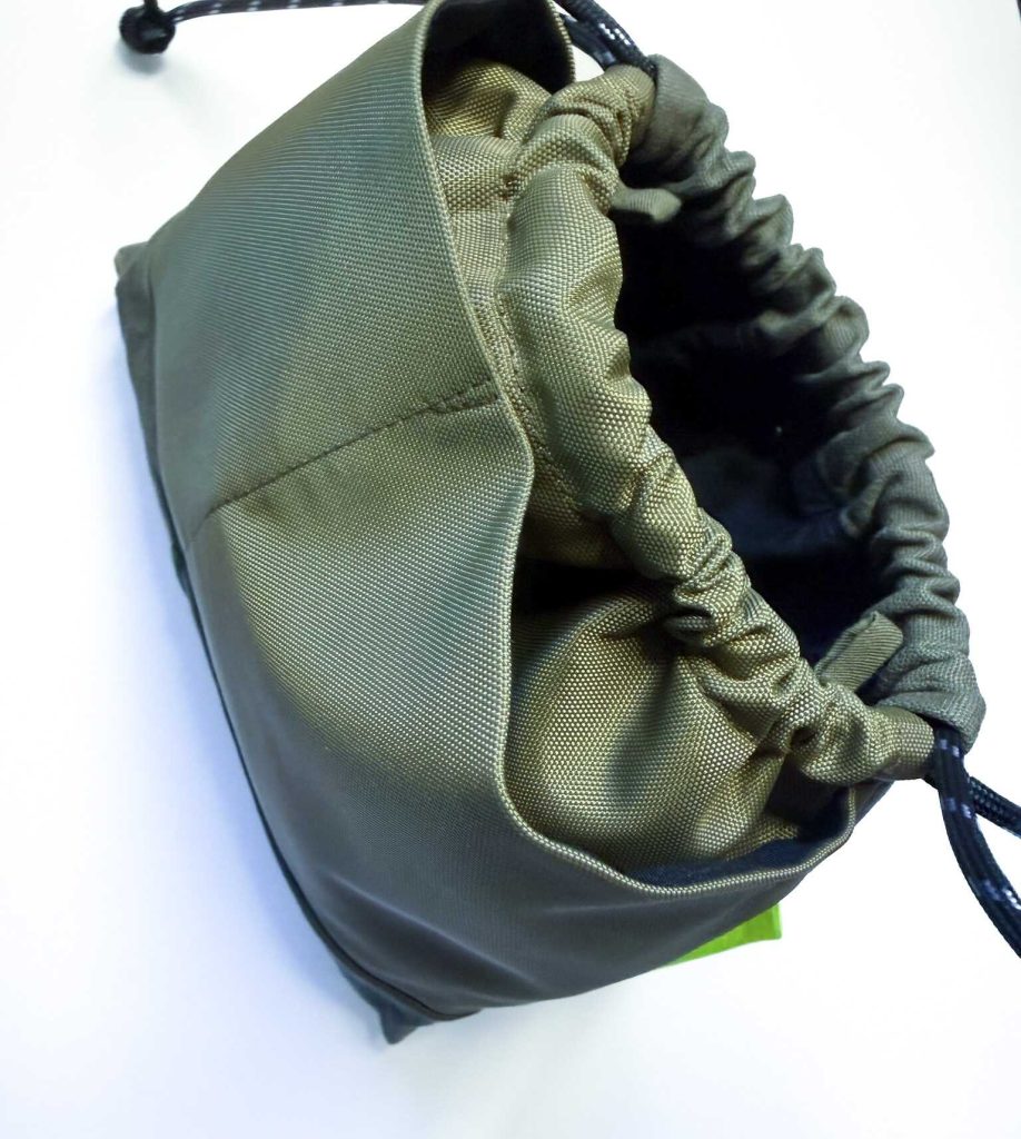 斜紋棉軍綠色手工刺繡束口袋