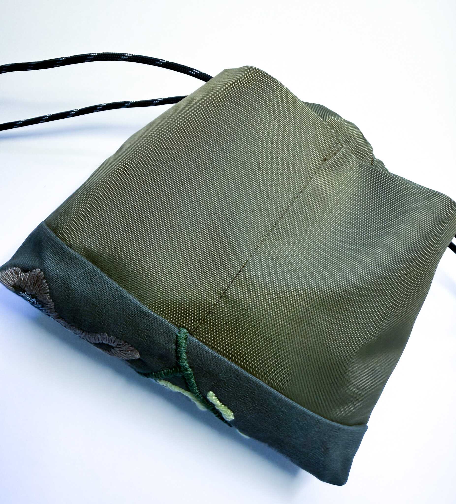 斜紋棉軍綠色手工刺繡束口袋：圖片 6