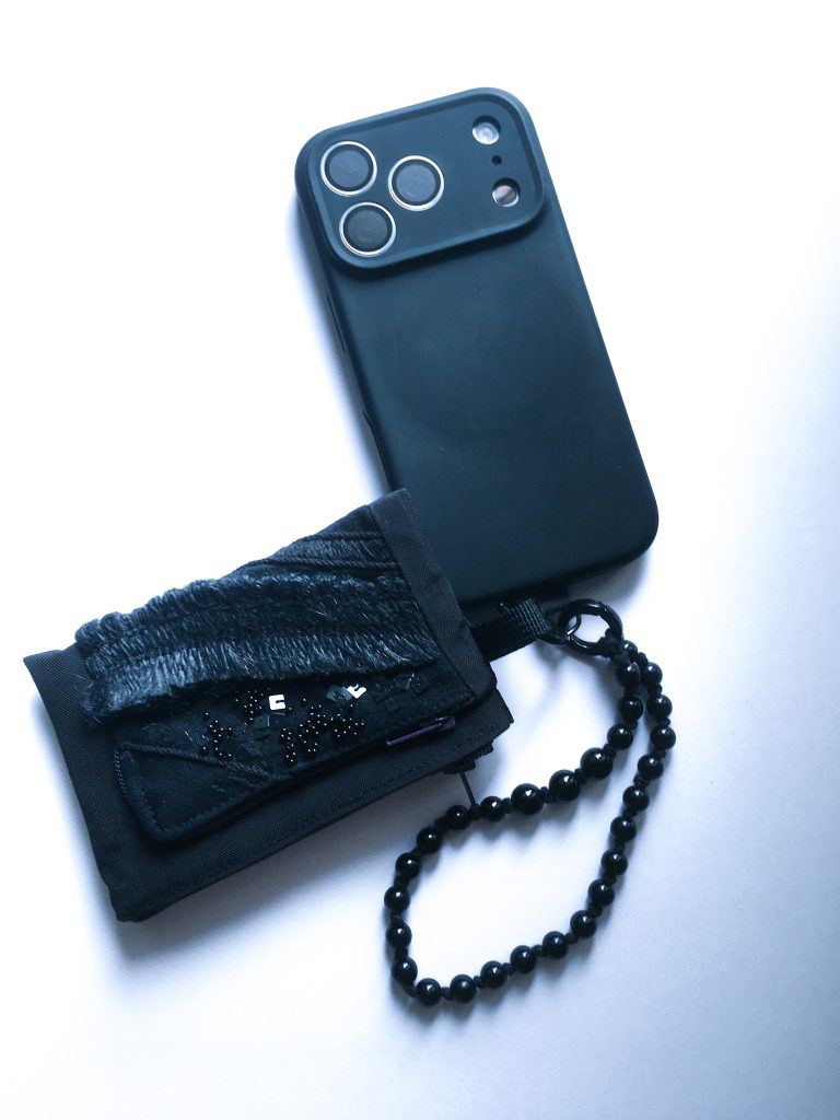 黑色手工刺繡拉鍊零錢包