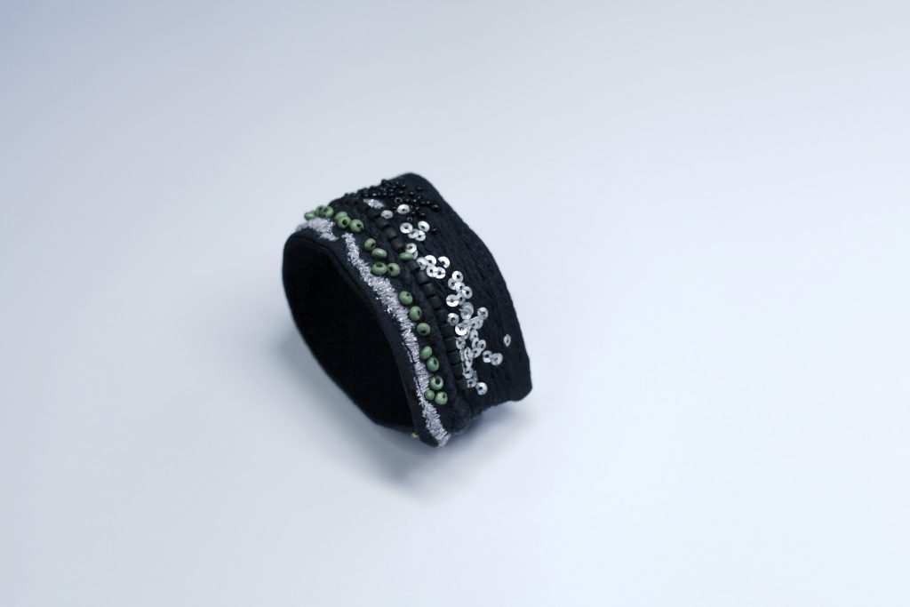 手工刺繡寬/黑綠珠銀亮片手環