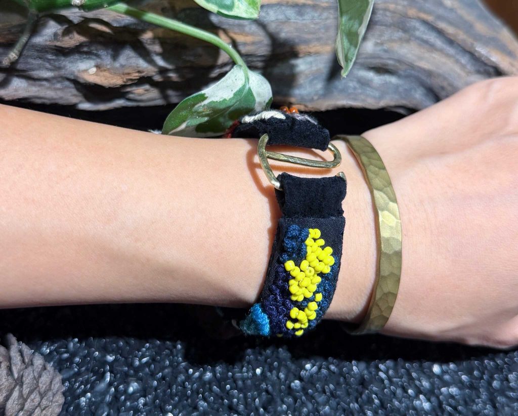 手工刺繡窄彩珠手環