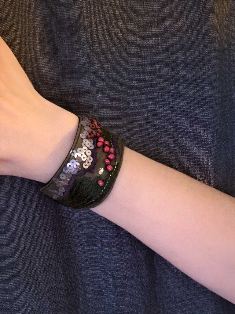 手工刺繡寬/橄欖綠橘珠手環