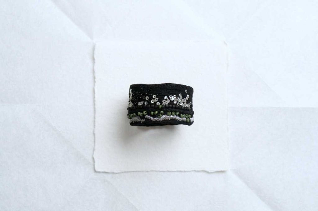 手工刺繡寬/黑綠珠銀亮片手環