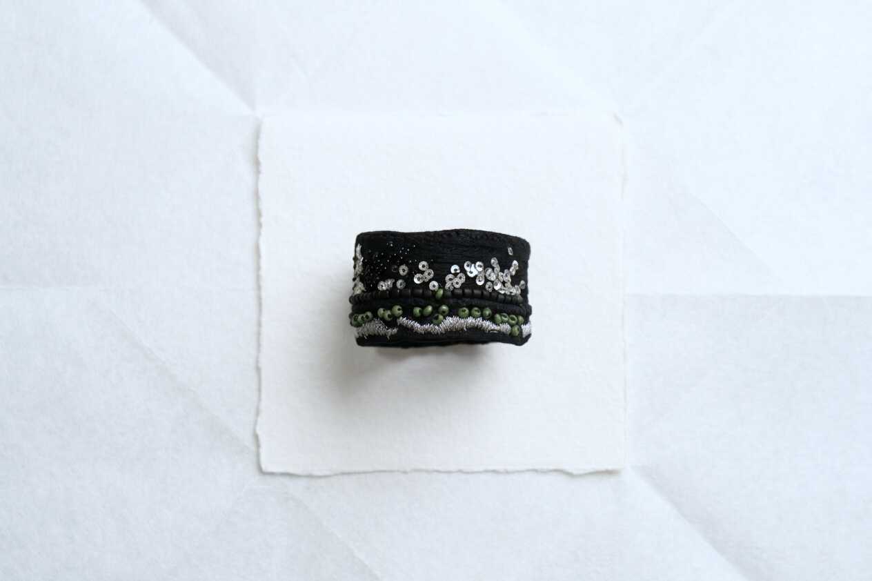 手工刺繡寬/黑綠珠銀亮片手環：圖片 5