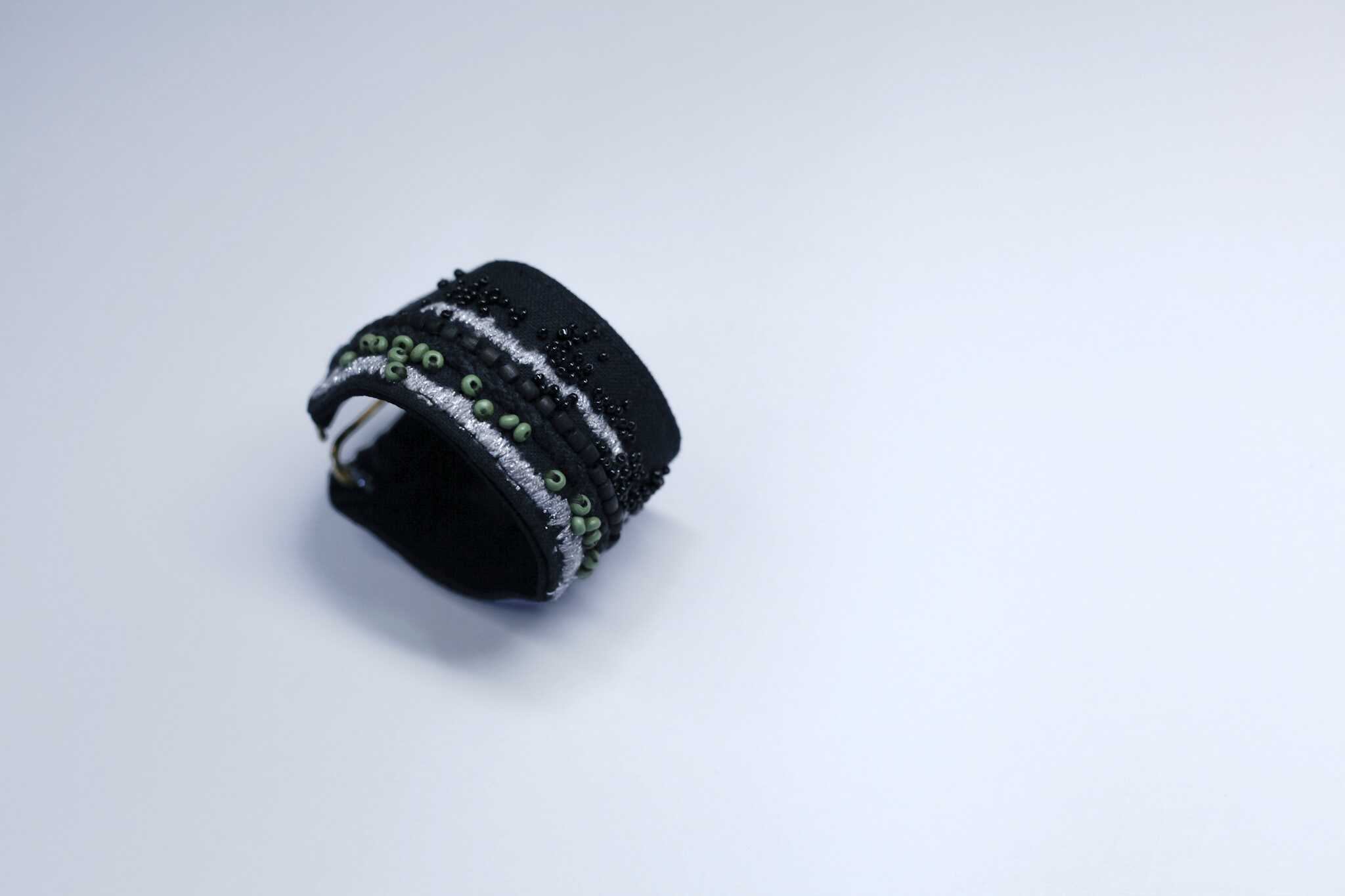 手工刺繡寬/黑綠珠銀亮片手環：圖片 2