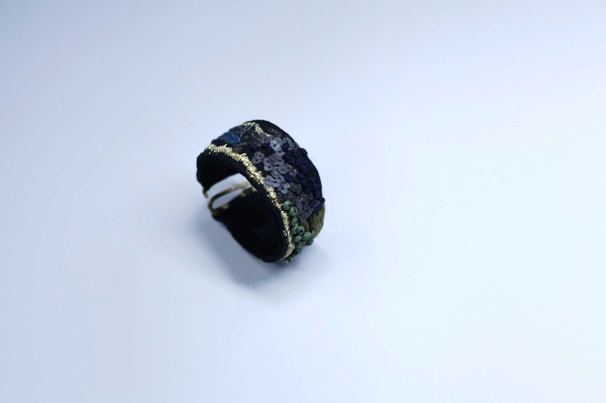 手工刺繡窄/黑金線綠珠手環：圖片 1