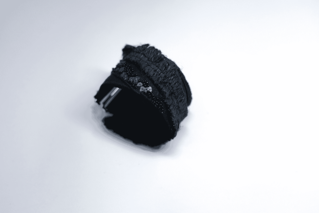 手工刺繡寬/黑麻流蘇手環