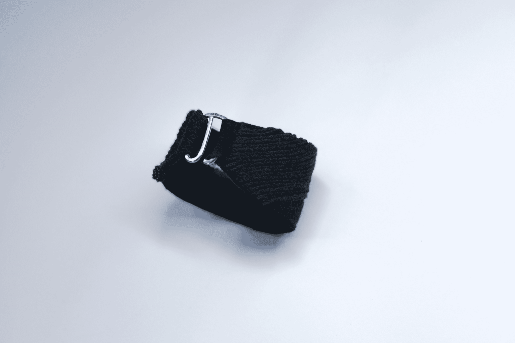 手工刺繡寬/黑麻流蘇手環