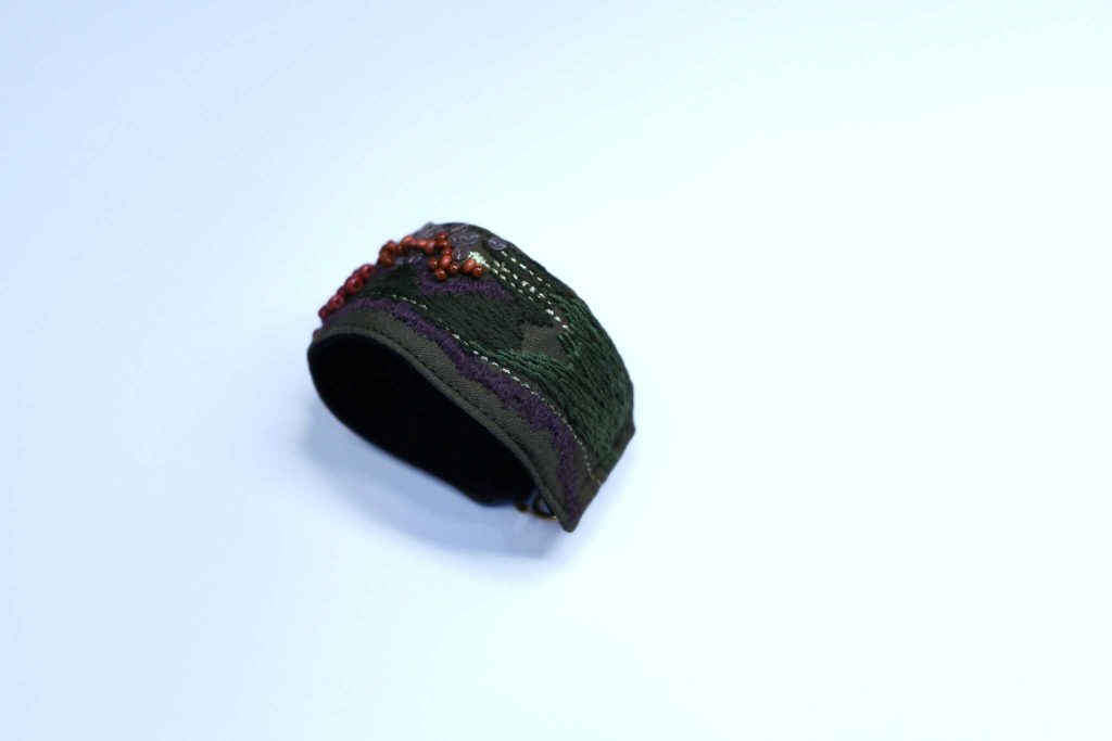 手工刺繡寬/橄欖綠橘珠手環